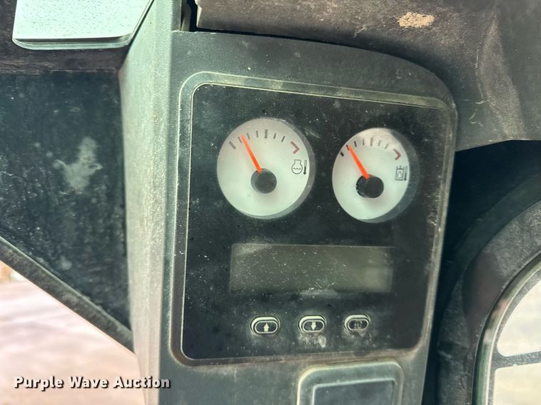 image for item DH9806 2013 Caterpillar 262C2 skid steer loader