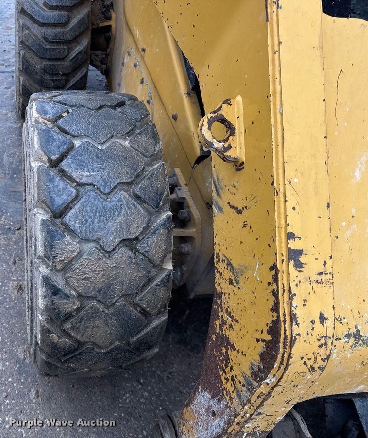 image for item DH9806 2013 Caterpillar 262C2 skid steer loader