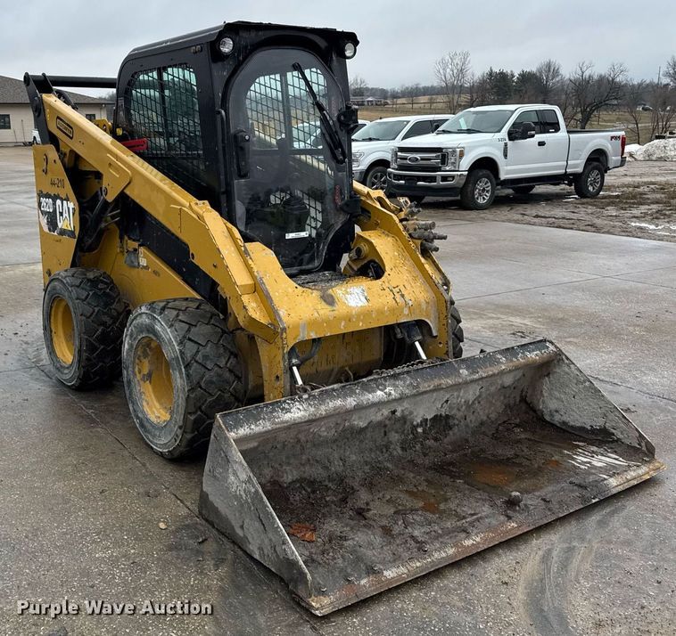 image for item DH9807 2014 Caterpillar 262D skid steer loader