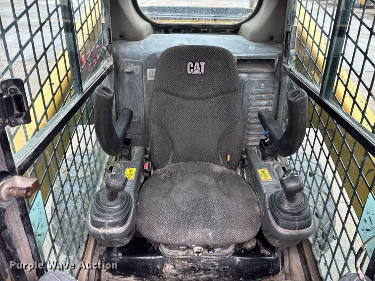 image for item DH9807 2014 Caterpillar 262D skid steer loader