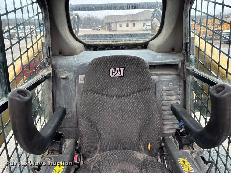 image for item DH9807 2014 Caterpillar 262D skid steer loader