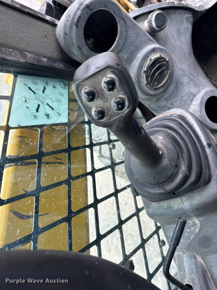 image for item DH9807 2014 Caterpillar 262D skid steer loader