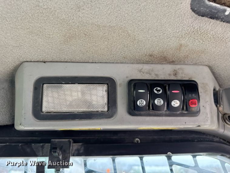 image for item DH9807 2014 Caterpillar 262D skid steer loader