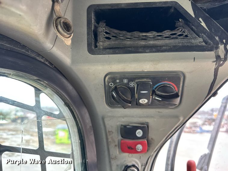 image for item DH9807 2014 Caterpillar 262D skid steer loader