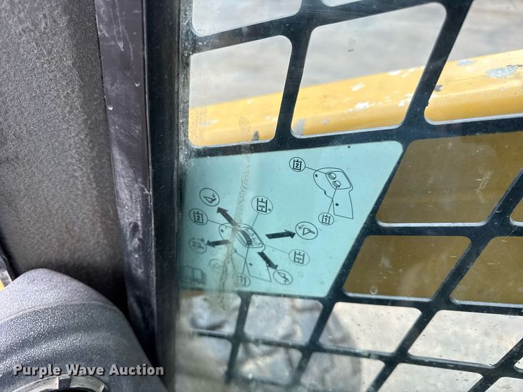 image for item DH9807 2014 Caterpillar 262D skid steer loader