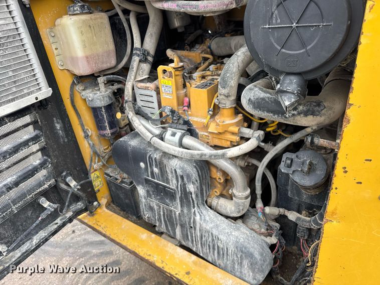 image for item DH9807 2014 Caterpillar 262D skid steer loader