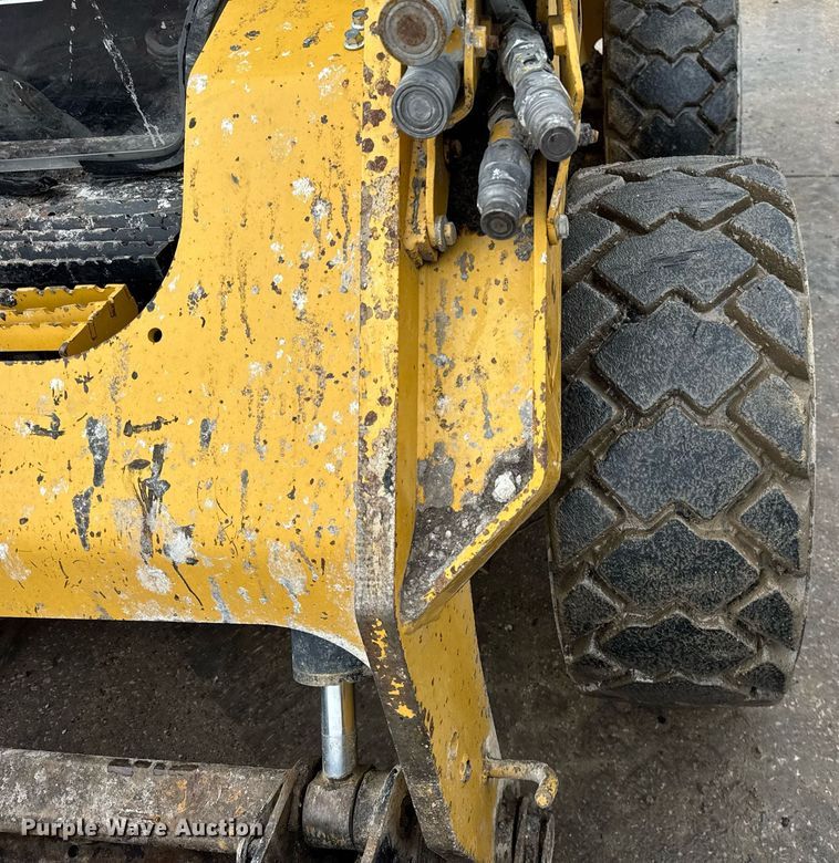 image for item DH9807 2014 Caterpillar 262D skid steer loader