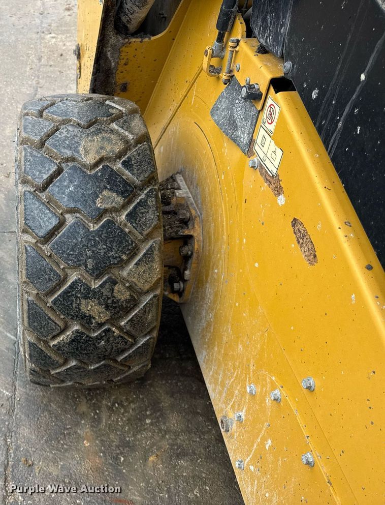 image for item DH9807 2014 Caterpillar 262D skid steer loader