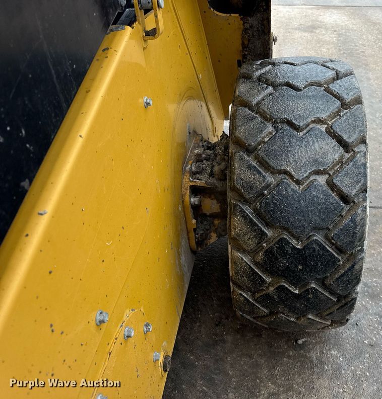 image for item DH9807 2014 Caterpillar 262D skid steer loader