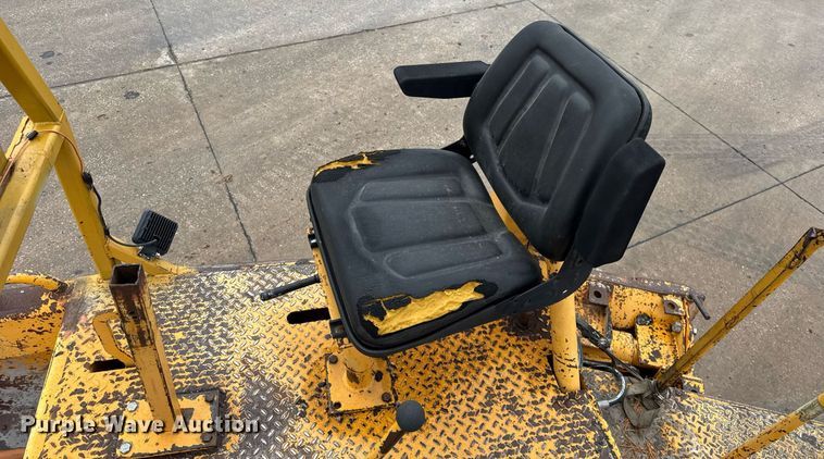 image for item DH9808 1994 Blaw-Knox RW-195D road widener