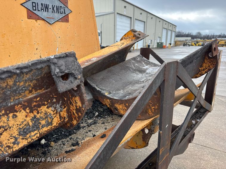 image for item DH9809 1998 Blaw-Knox RW-195D road widener