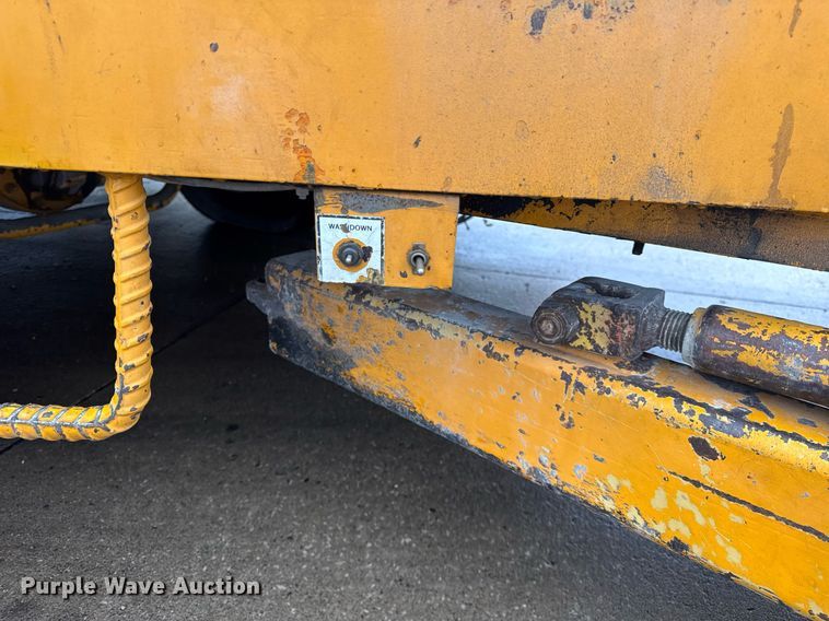 image for item DH9809 1998 Blaw-Knox RW-195D road widener