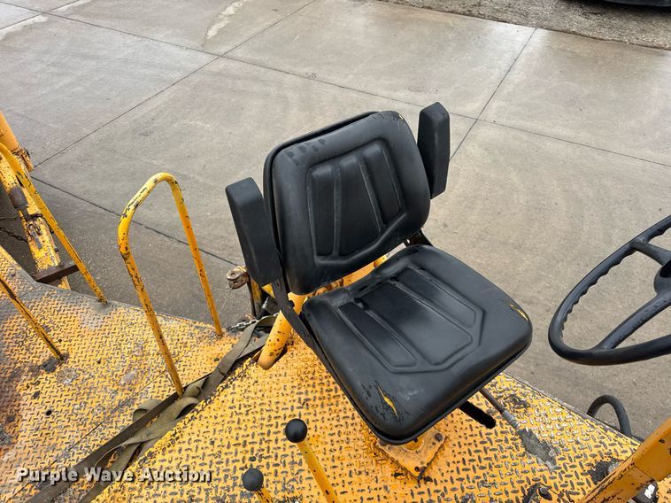 image for item DH9809 1998 Blaw-Knox RW-195D road widener