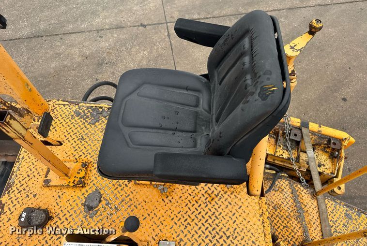 image for item DH9809 1998 Blaw-Knox RW-195D road widener