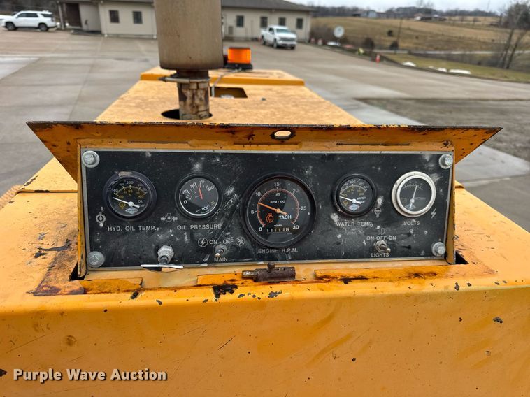 image for item DH9809 1998 Blaw-Knox RW-195D road widener