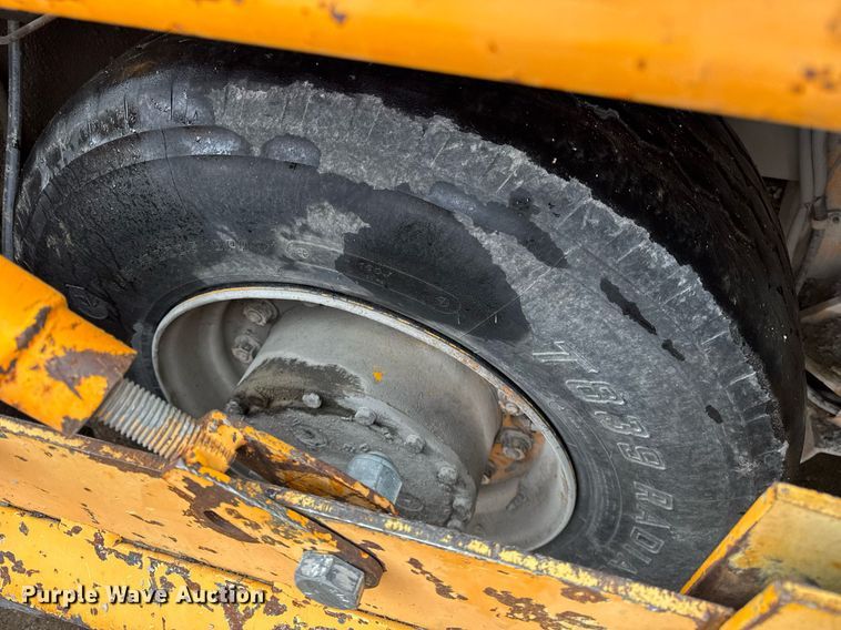 image for item DH9809 1998 Blaw-Knox RW-195D road widener