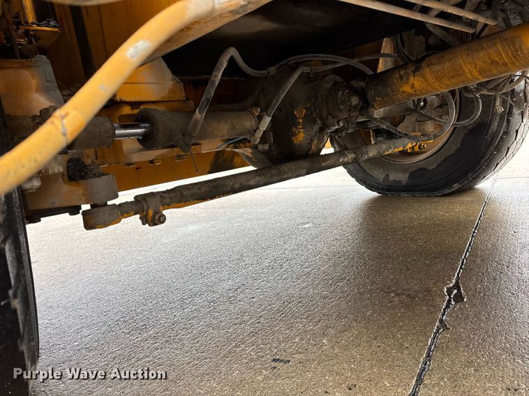 image for item DH9809 1998 Blaw-Knox RW-195D road widener