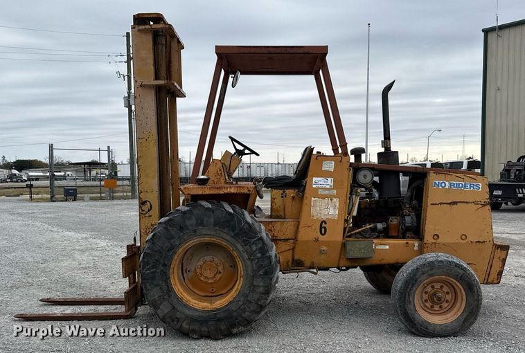 image for item DJ0849 1989 Case 586E forklift