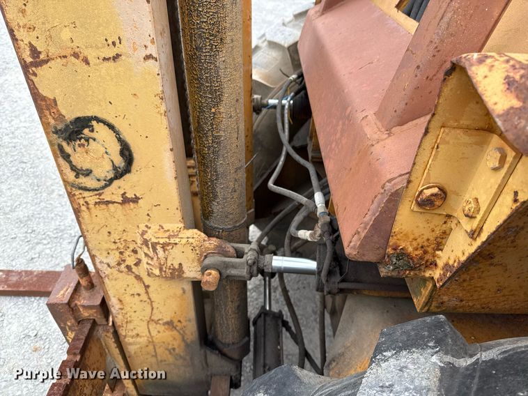 image for item DJ0849 1989 Case 586E forklift