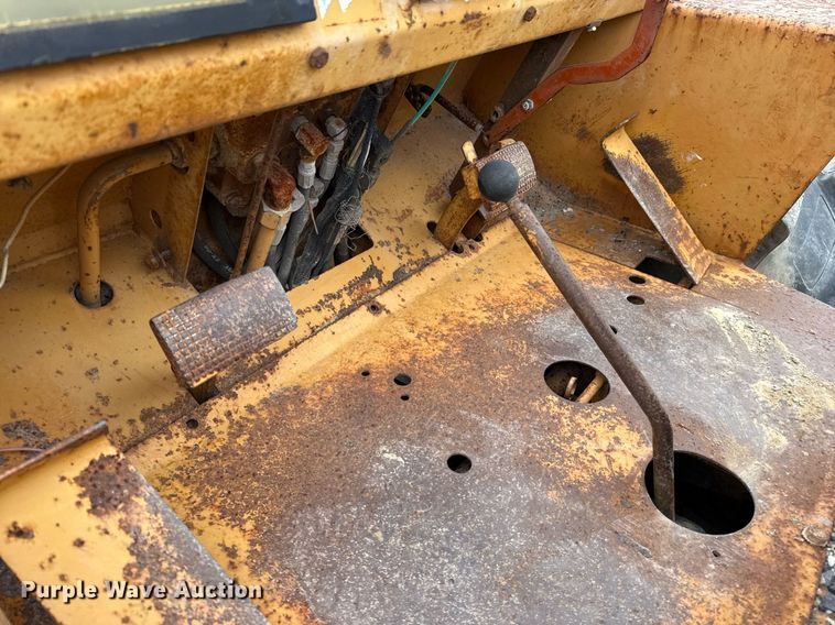 image for item DJ0849 1989 Case 586E forklift