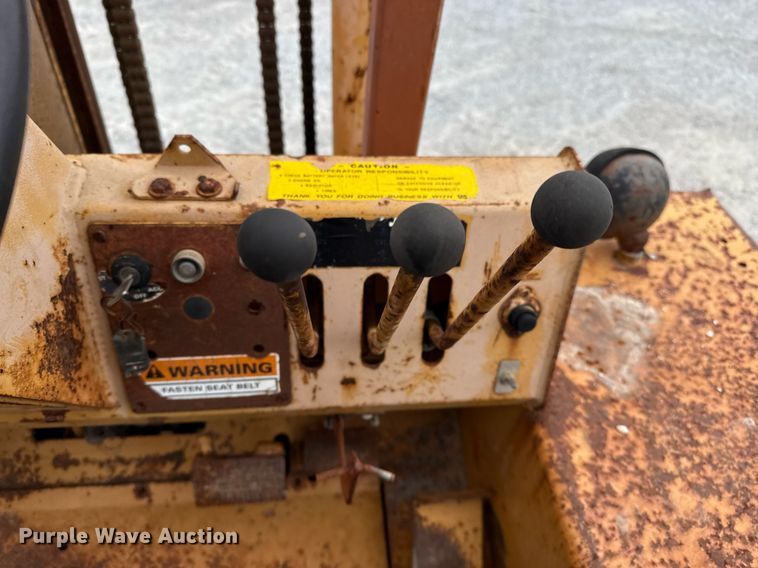 image for item DJ0849 1989 Case 586E forklift