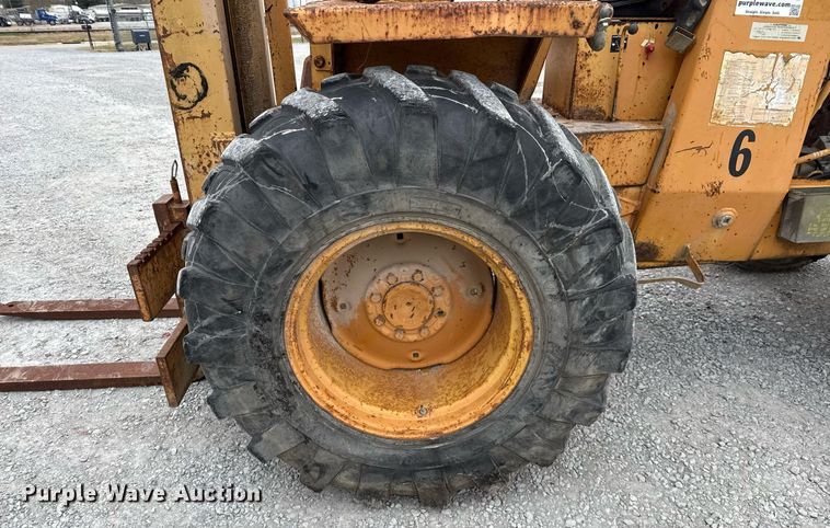 image for item DJ0849 1989 Case 586E forklift