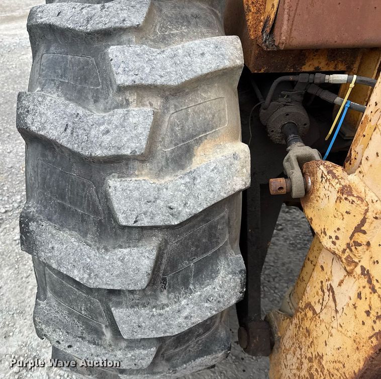 image for item DJ0849 1989 Case 586E forklift