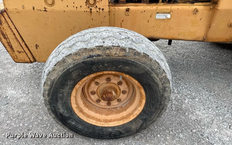 image for item DJ0849 1989 Case 586E forklift