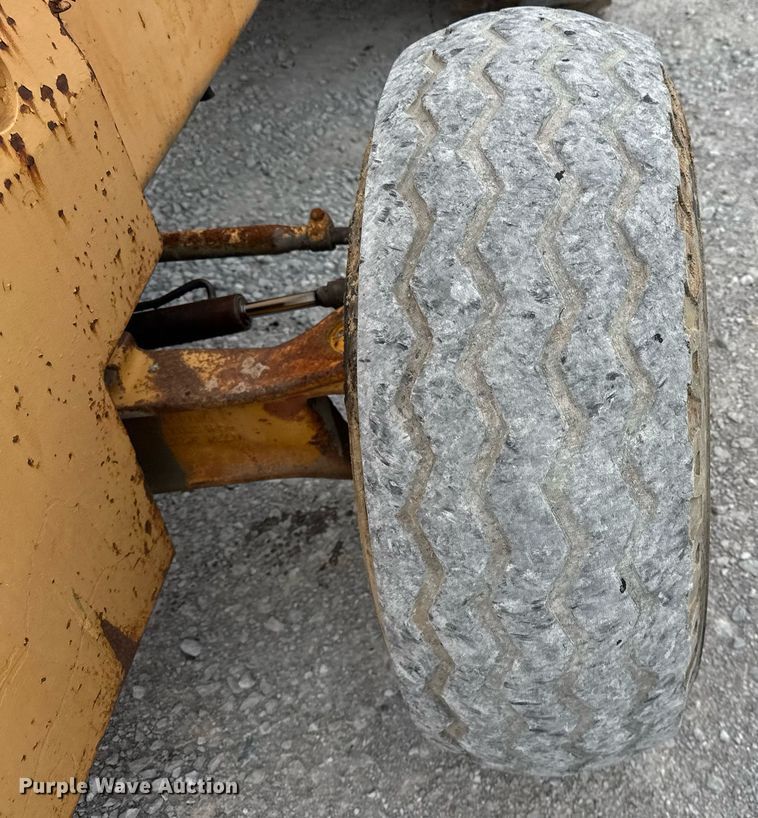 image for item DJ0849 1989 Case 586E forklift