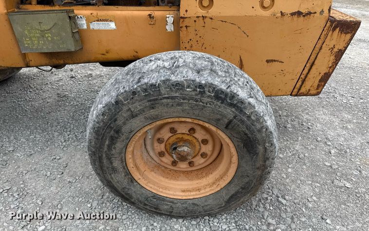 image for item DJ0849 1989 Case 586E forklift