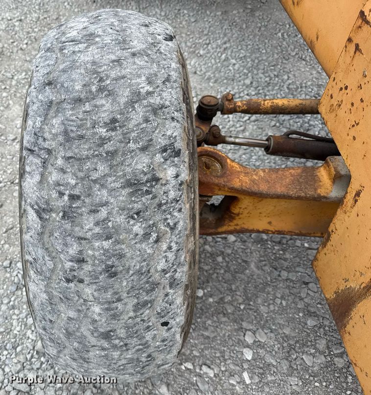 image for item DJ0849 1989 Case 586E forklift