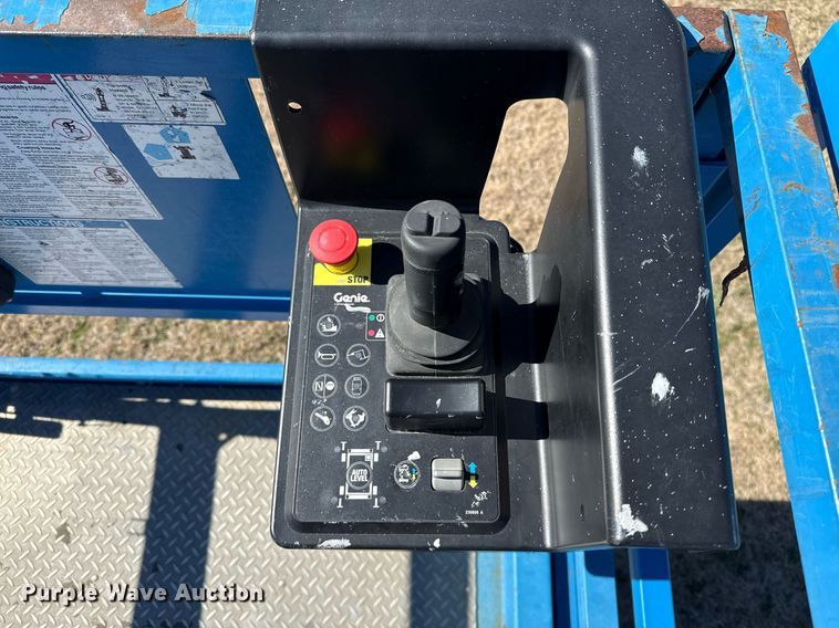 image for item DJ0914 2018 Genie GS3369 RT scissor lift