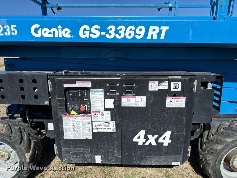 image for item DJ0914 2018 Genie GS3369 RT scissor lift