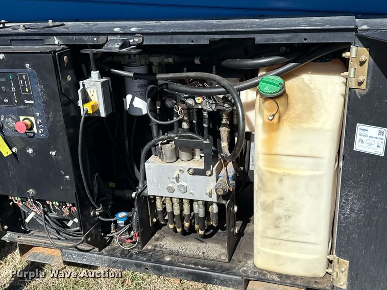 image for item DJ0914 2018 Genie GS3369 RT scissor lift