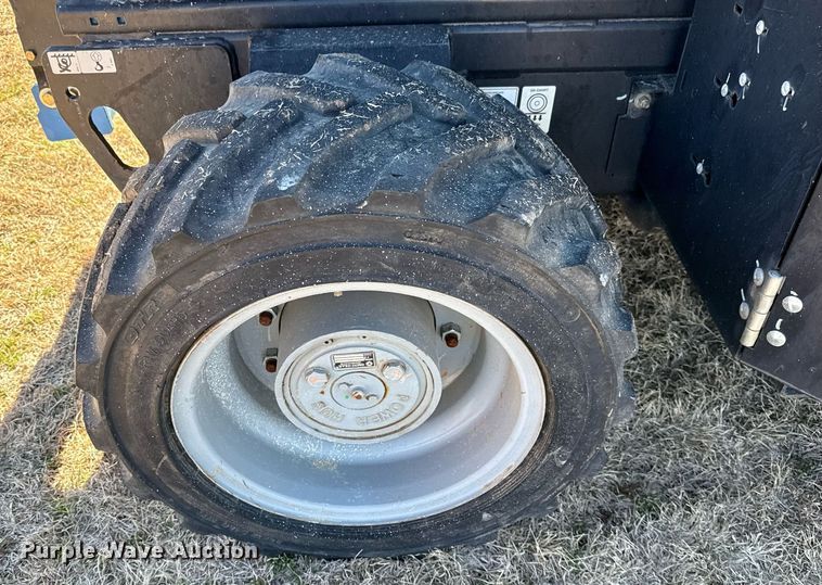 image for item DJ0914 2018 Genie GS3369 RT scissor lift