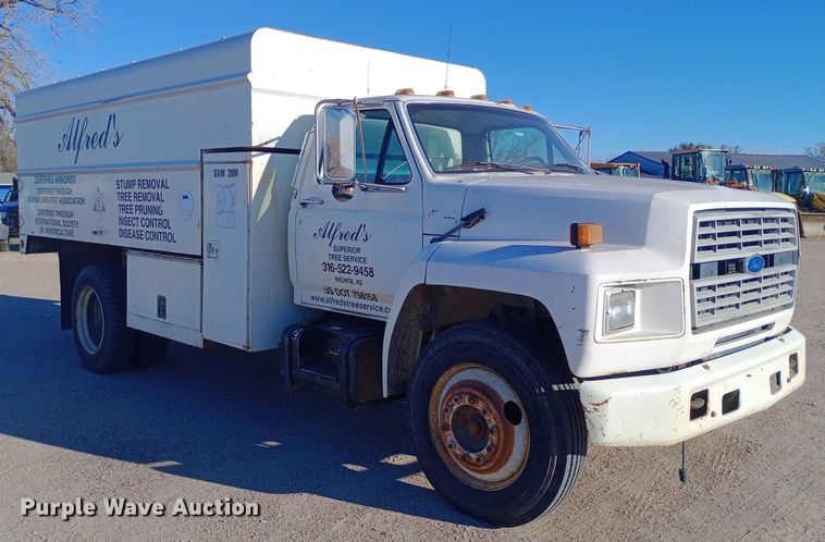 image for item DK7441 1994 Ford  F700 chipper truck