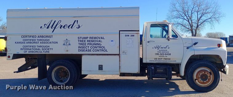 image for item DK7441 1994 Ford  F700 chipper truck