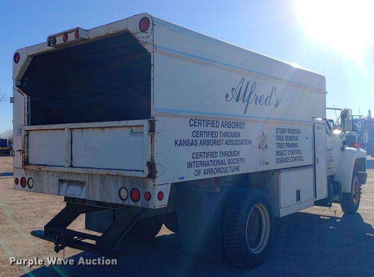 image for item DK7441 1994 Ford  F700 chipper truck