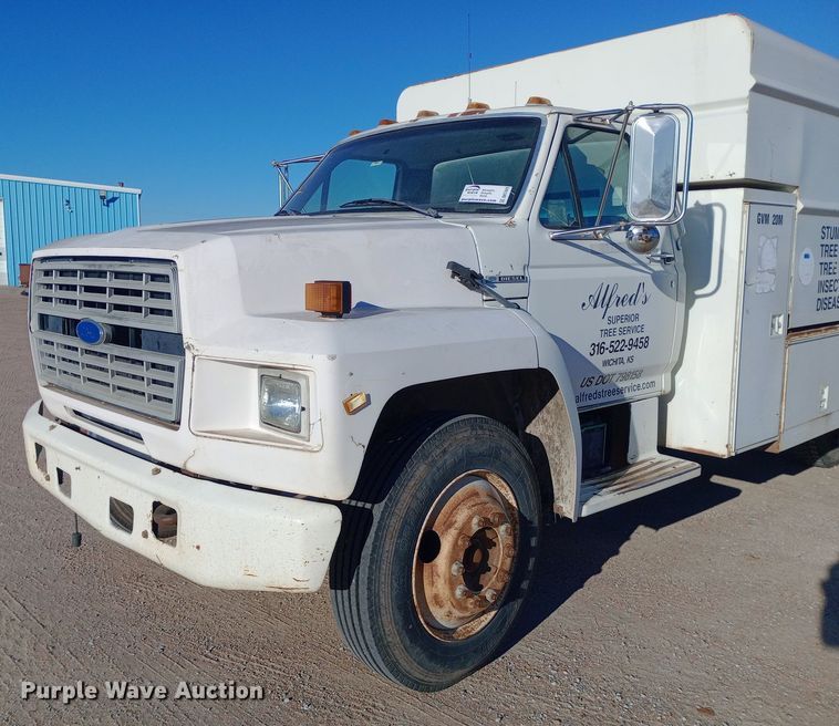 image for item DK7441 1994 Ford  F700 chipper truck