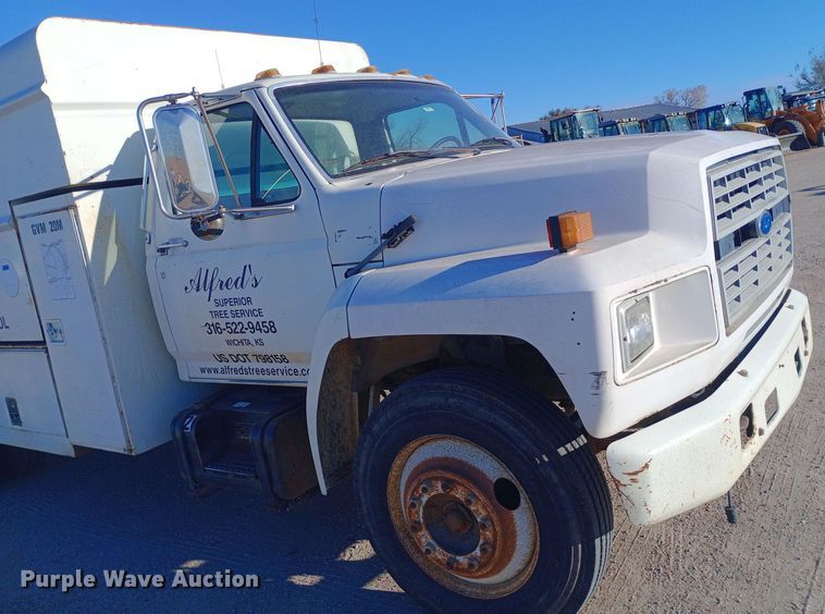 image for item DK7441 1994 Ford  F700 chipper truck