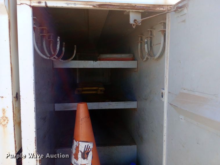 image for item DK7441 1994 Ford  F700 chipper truck