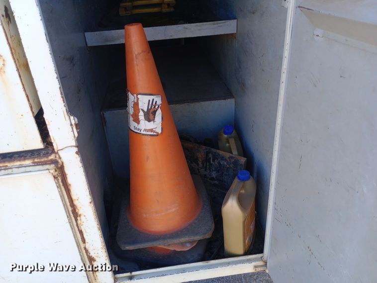 image for item DK7441 1994 Ford  F700 chipper truck