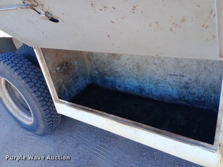 image for item DK7441 1994 Ford  F700 chipper truck