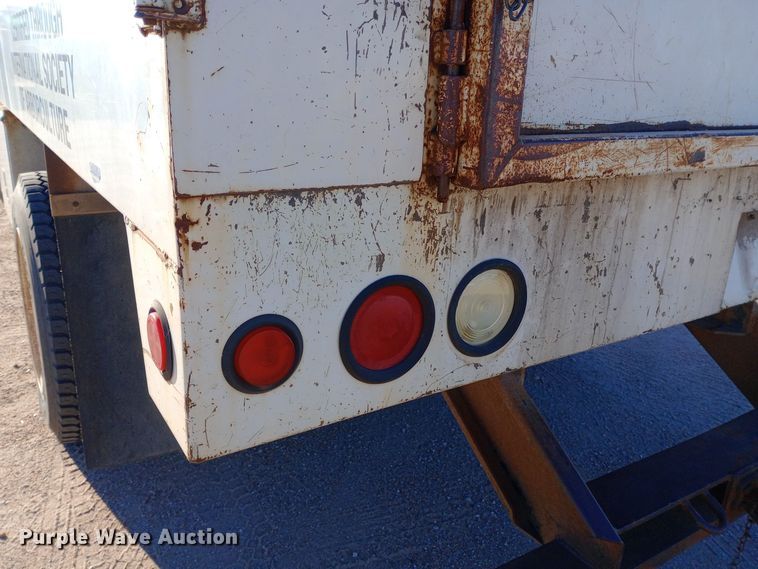 image for item DK7441 1994 Ford  F700 chipper truck