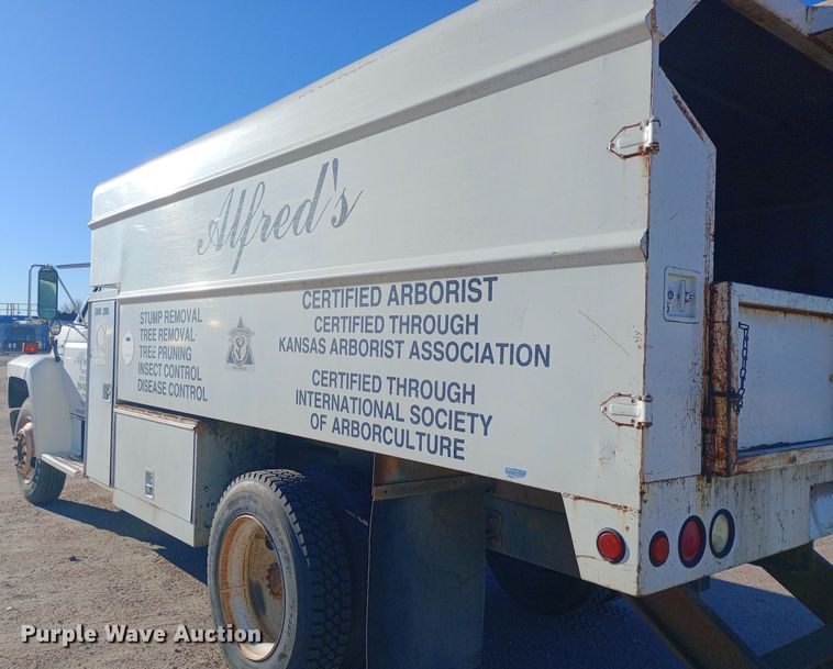 image for item DK7441 1994 Ford  F700 chipper truck