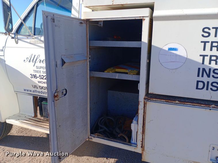 image for item DK7441 1994 Ford  F700 chipper truck