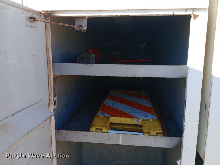 image for item DK7441 1994 Ford  F700 chipper truck