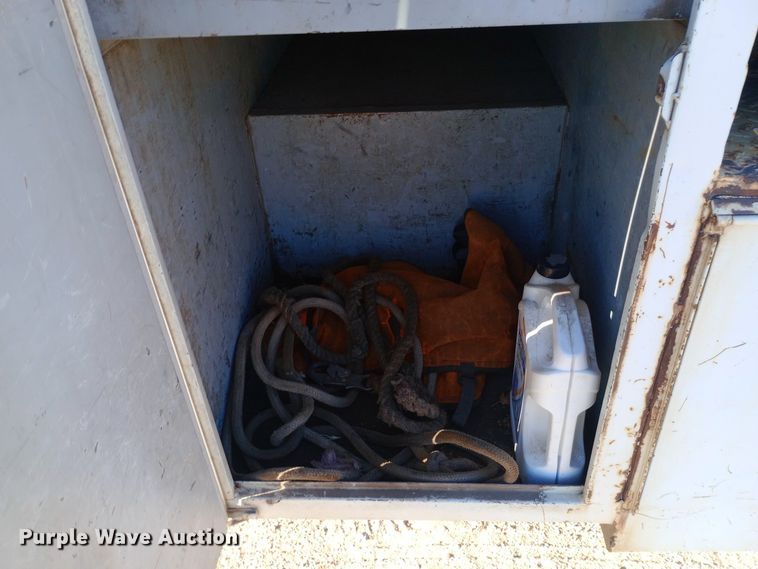 image for item DK7441 1994 Ford  F700 chipper truck