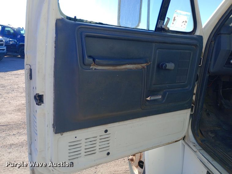 image for item DK7441 1994 Ford  F700 chipper truck