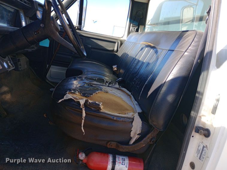 image for item DK7441 1994 Ford  F700 chipper truck